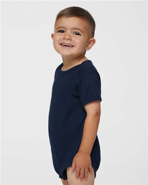 Rabbit Skins 4400 Navy — on model side