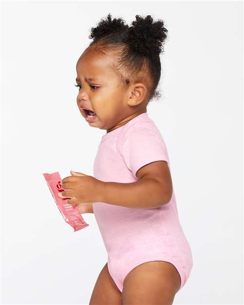 Rabbit Skins 4400 Pink — on model side