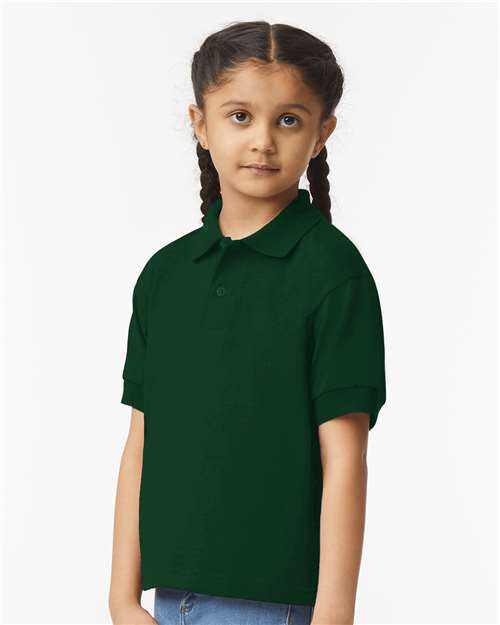 Gildan 8800B Forest Green — on model side