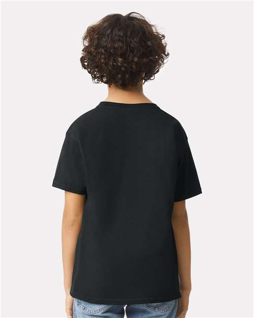 Gildan 2000B Black — on model back