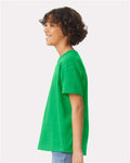 Gildan 2000B Irish Green — on model side