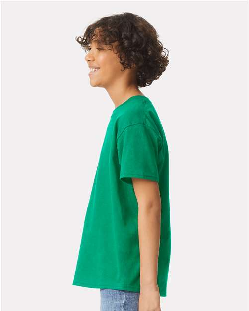 Gildan 2000B Kelly Green — on model side