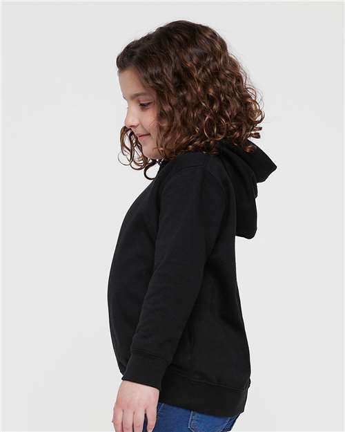 Rabbit Skins 3326 Black — on model side
