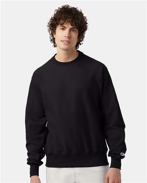 Champion S149 Black — on model front