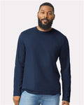 Gildan 64400 Navy — on model front