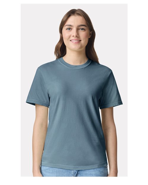 Comfort Colors 1717 Ice Blue — on model front