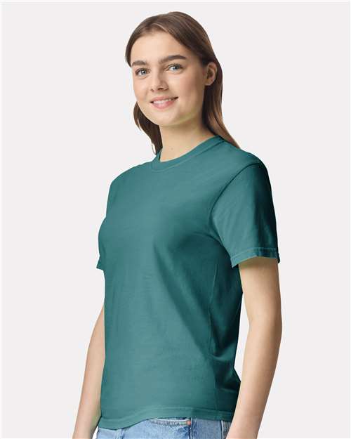 Comfort Colors 1717 Seafoam — on model side