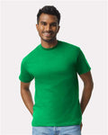 Gildan 2000 Antique Irish Green — on model front