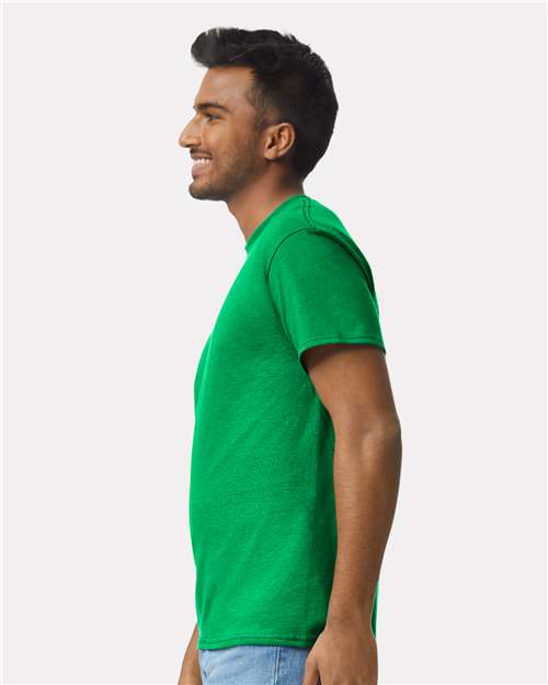 Gildan 2000 Antique Irish Green — on model side