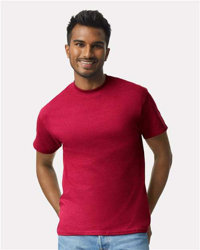 Gildan 2000 Antique Cherry Red — on model front