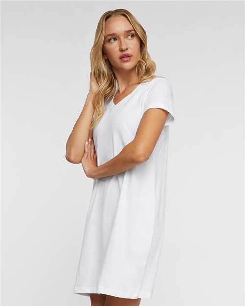 LAT 3522 White — on model side