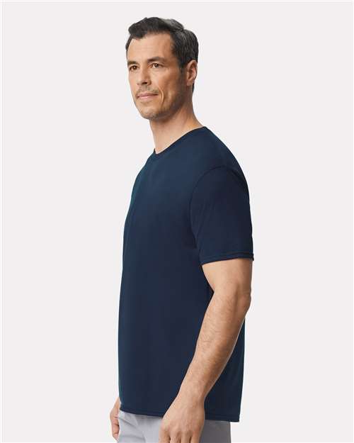 Gildan 42000 Navy — on model side