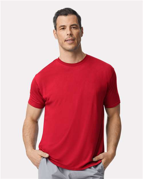 Gildan 42000 Red — on model front
