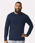 Gildan 42400 Navy — on model front