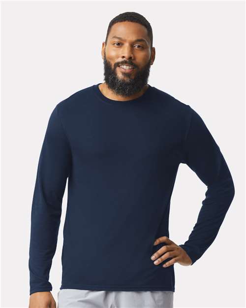 Gildan 42400 Navy — on model front