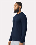 Gildan 42400 Navy — on model side