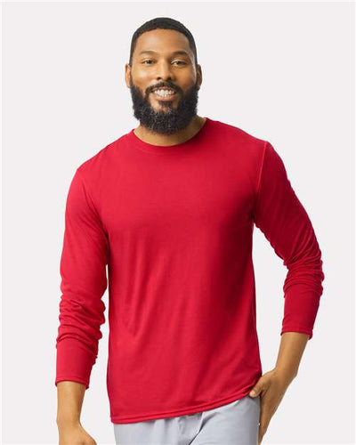 Gildan 42400 Red — on model front