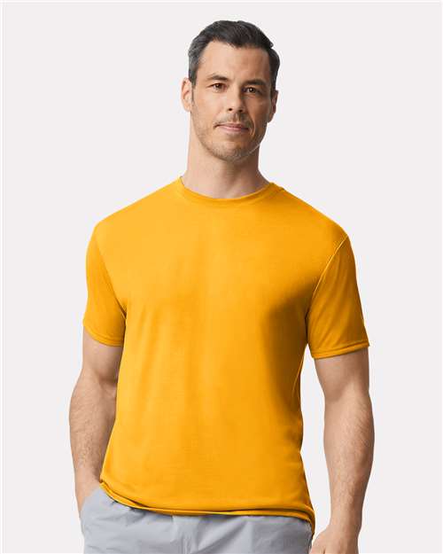 Gildan 42000 Gold — on model front
