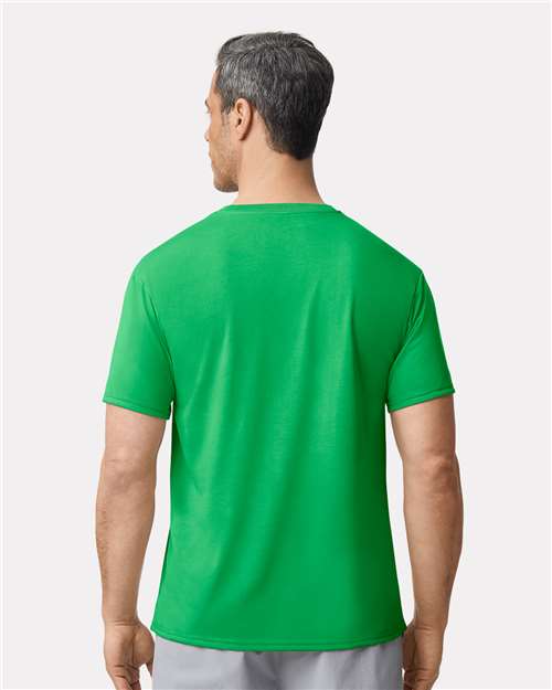 Gildan 42000 Irish Green — on model back