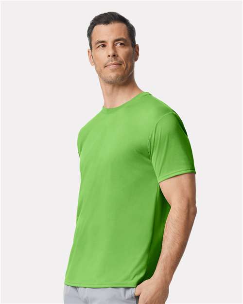 Gildan 42000 Lime — on model side