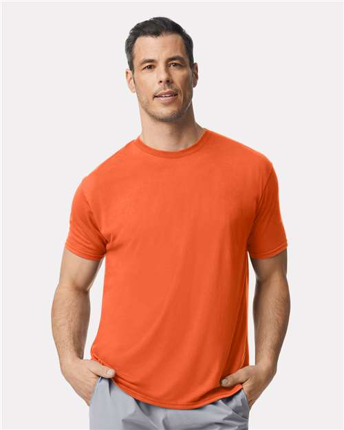 Gildan 42000 Orange — on model front