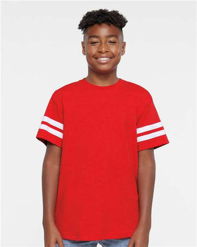 LAT 6137 Vintage Red/ White — on model front