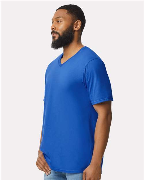 Gildan 64V00 Royal — on model side