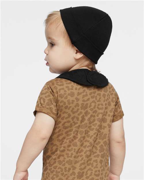 Rabbit Skins 1005 Black — on model back