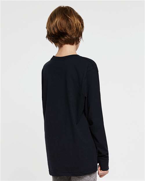 LAT 6201 Navy — on model back