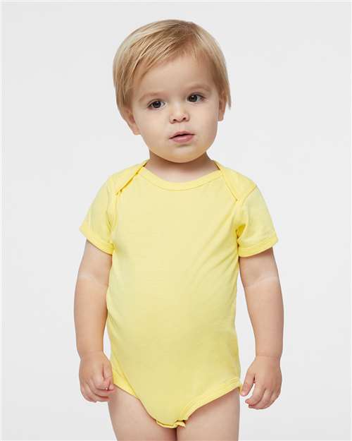 Rabbit Skins 4424 Butter — on model front
