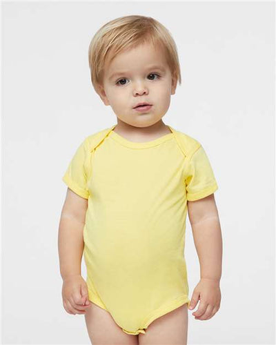 Rabbit Skins 4424 Butter — on model front