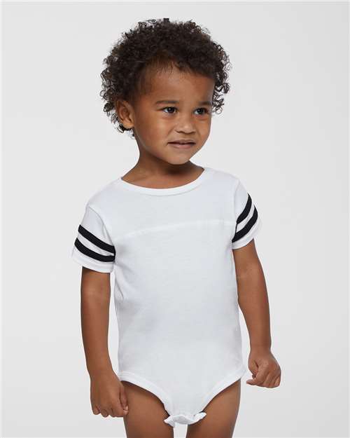 Rabbit Skins 4437 White Solid/ Black — on model front