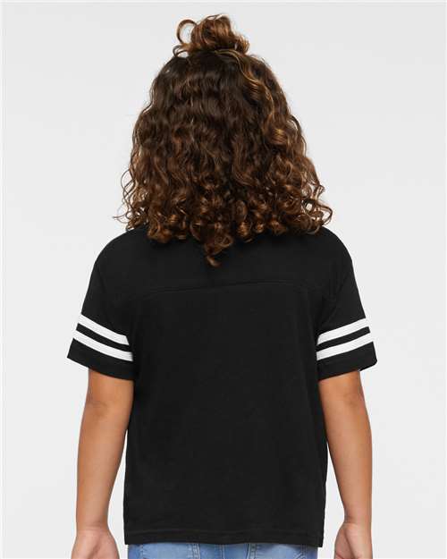 Rabbit Skins 3037 Black Solid/ White — on model back