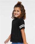 Rabbit Skins 3037 Black Solid/ White — on model side