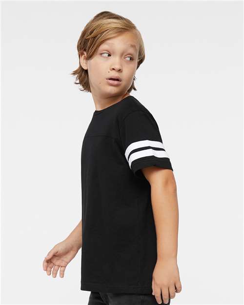LAT 6137 Black Solid/ White — on model side