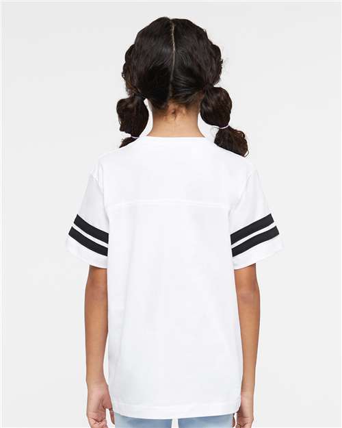 LAT 6137 White Solid/ Black — on model back
