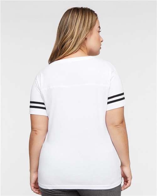 LAT 3537 White Solid/ Black — on model back