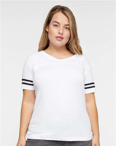 LAT 3537 White Solid/ Black — on model front