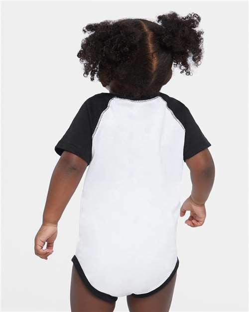 Rabbit Skins 4430 White Solid/ Black — on model back