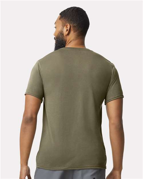 Gildan 42000 Prairie Dust — on model back