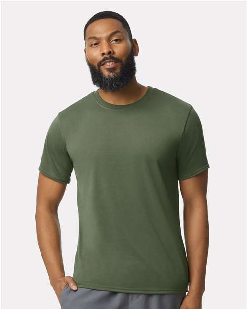 Gildan 42000 Military Green — on model front