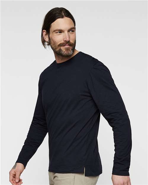 LAT 6918 Navy — on model side