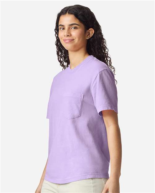 Comfort Colors 6030 Orchid — on model side