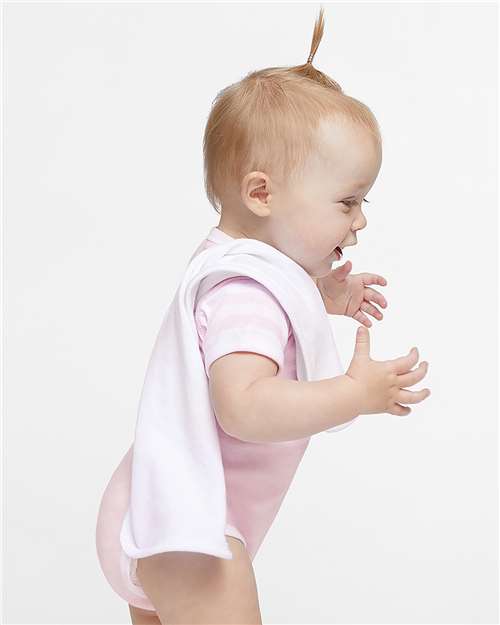 Rabbit Skins 1014 White — on model side