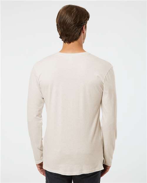 LAT 6918 Natural Heather — on model back