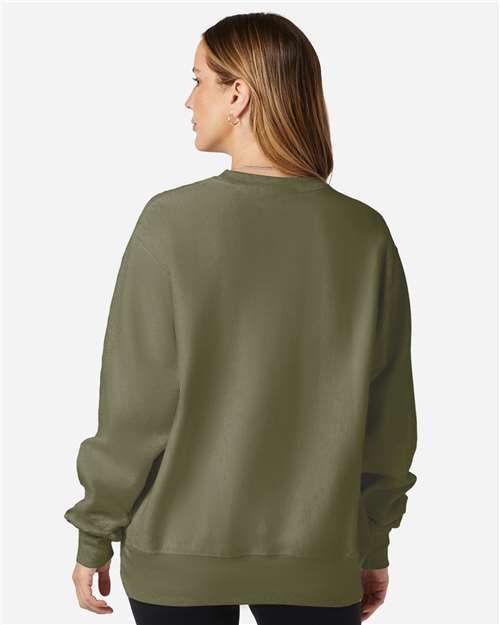Champion S149 Fresh Olive — on model back