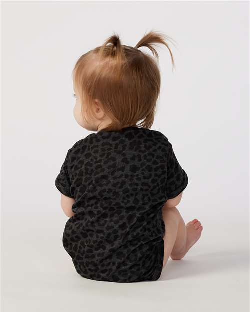 Rabbit Skins 4424 Black Leopard — on model back