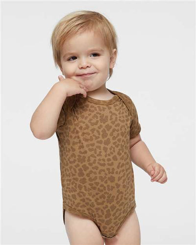 Rabbit Skins 4424 Brown Leopard — on model front