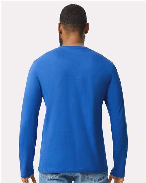 Gildan 64400 Royal — on model back