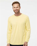 Paragon 210 Pale Yellow — on model front